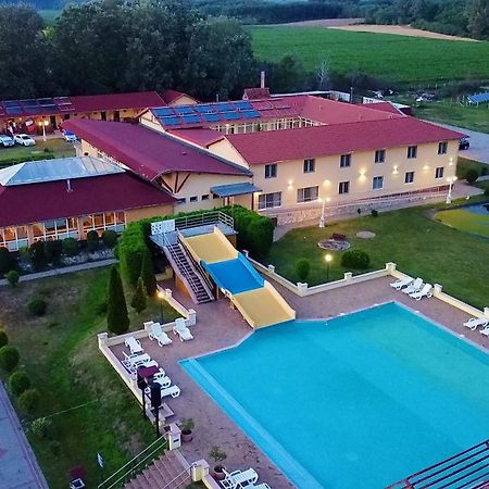 Ligetalja Termal Hotel Peneszlek Ngoại thất bức ảnh