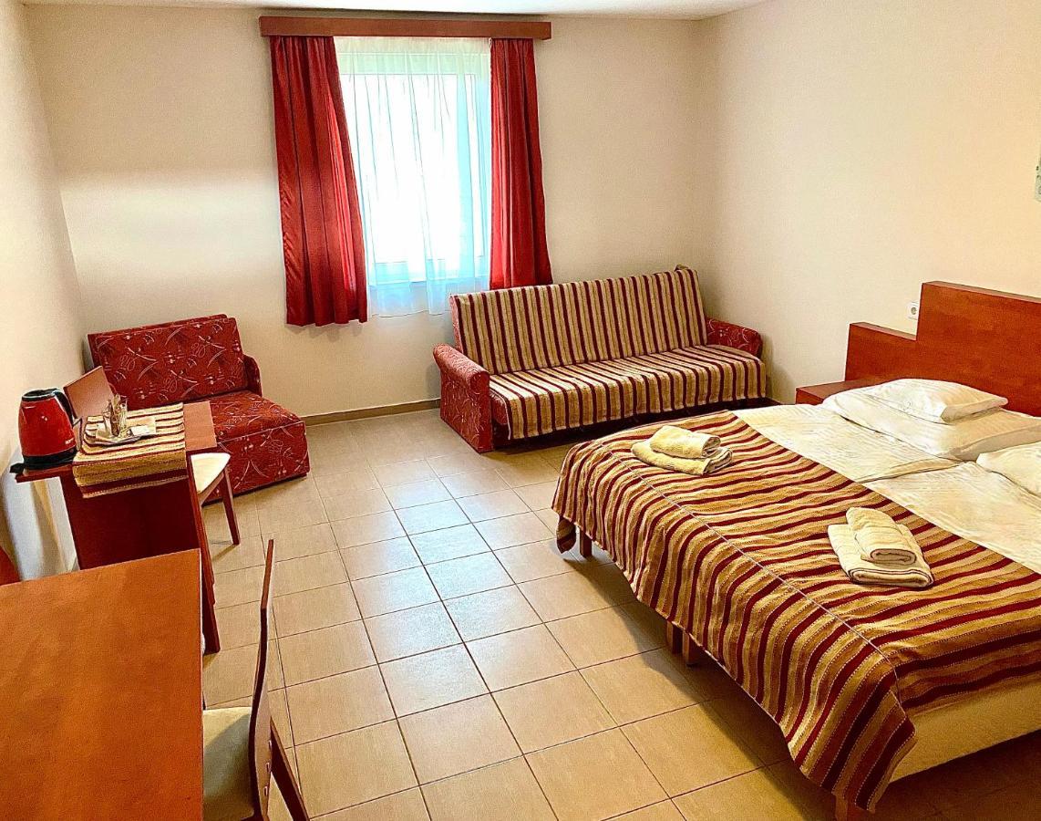 Ligetalja Termal Hotel Peneszlek Ngoại thất bức ảnh