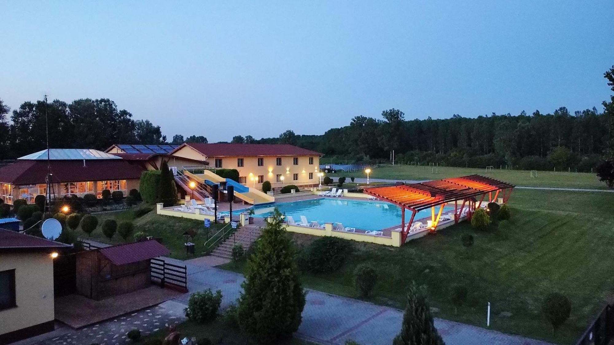 Ligetalja Termal Hotel Peneszlek Ngoại thất bức ảnh
