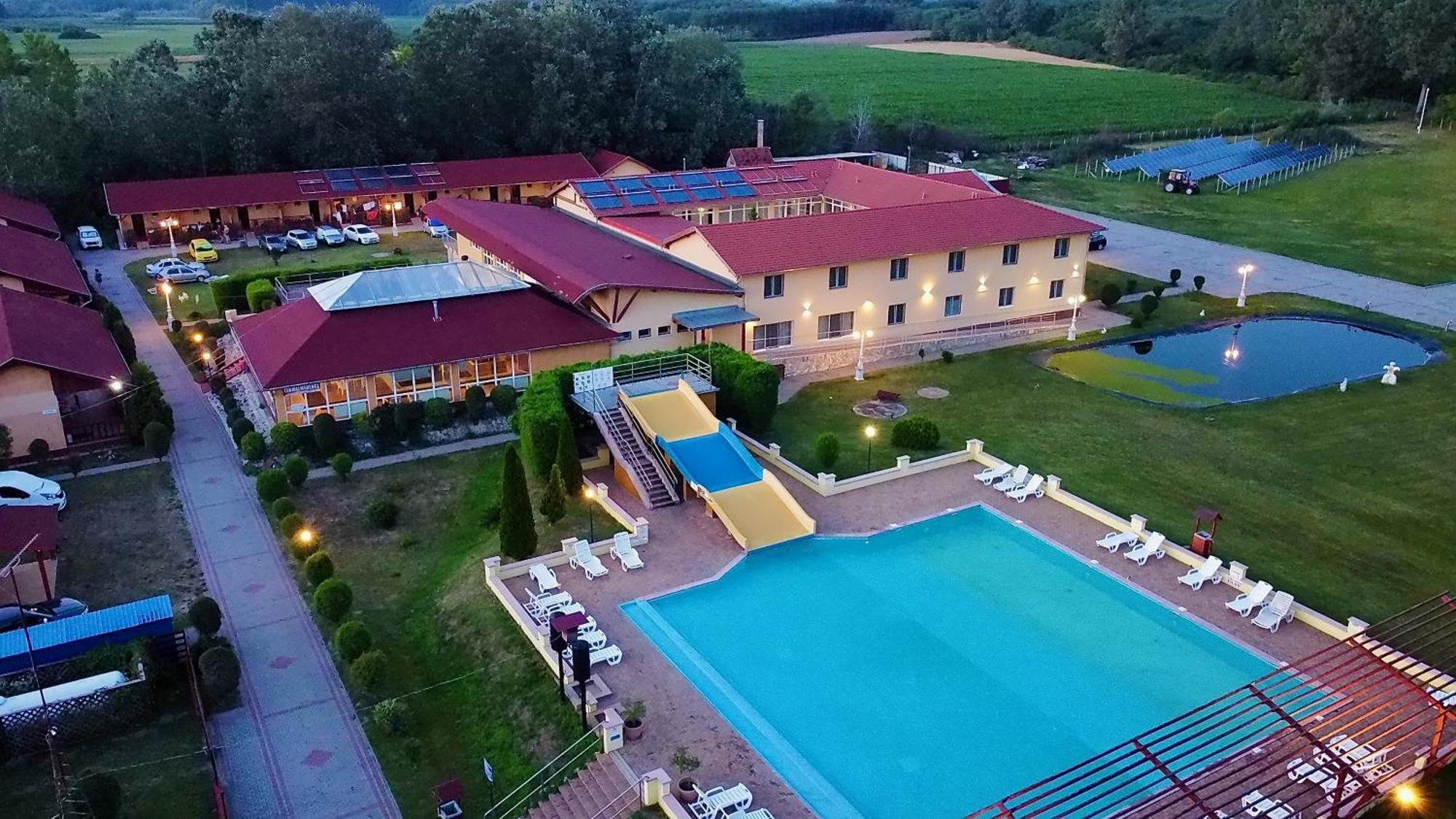 Ligetalja Termal Hotel Peneszlek Ngoại thất bức ảnh