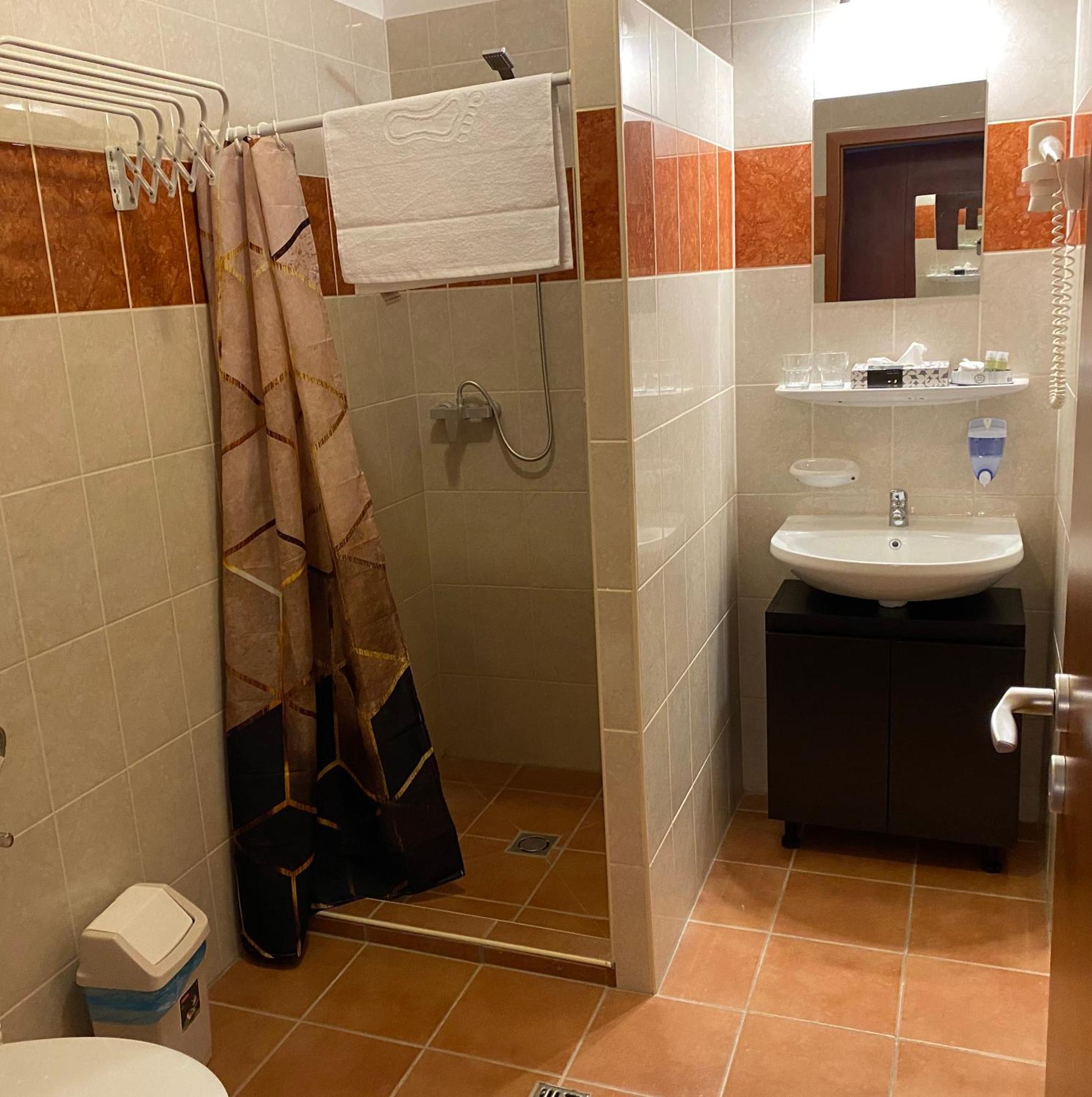 Ligetalja Termal Hotel Peneszlek Ngoại thất bức ảnh