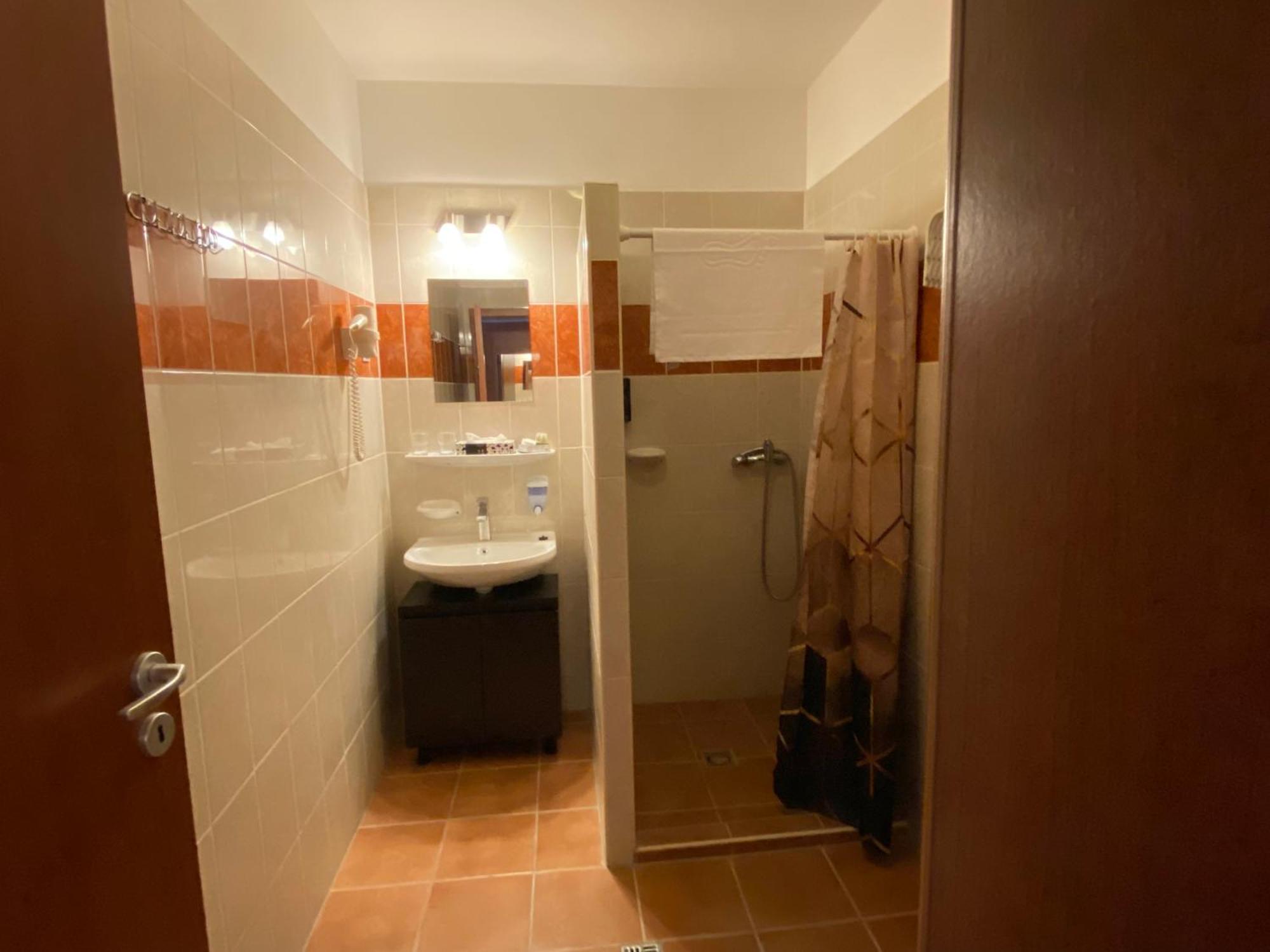 Ligetalja Termal Hotel Peneszlek Ngoại thất bức ảnh