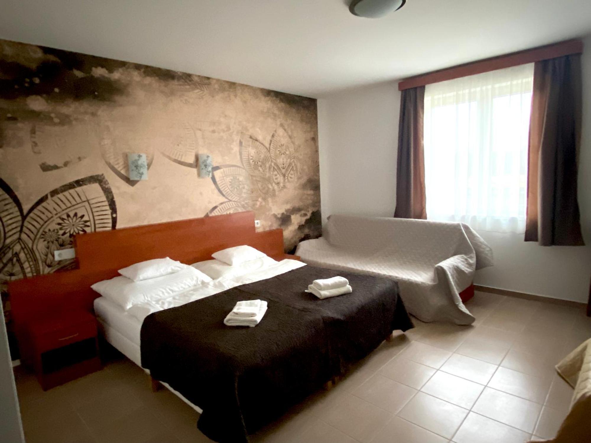 Ligetalja Termal Hotel Peneszlek Ngoại thất bức ảnh