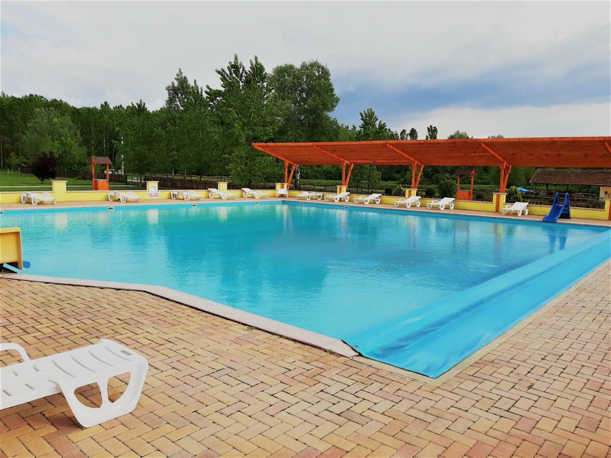 Ligetalja Termal Hotel Peneszlek Ngoại thất bức ảnh