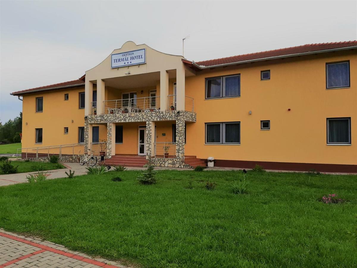 Ligetalja Termal Hotel Peneszlek Ngoại thất bức ảnh