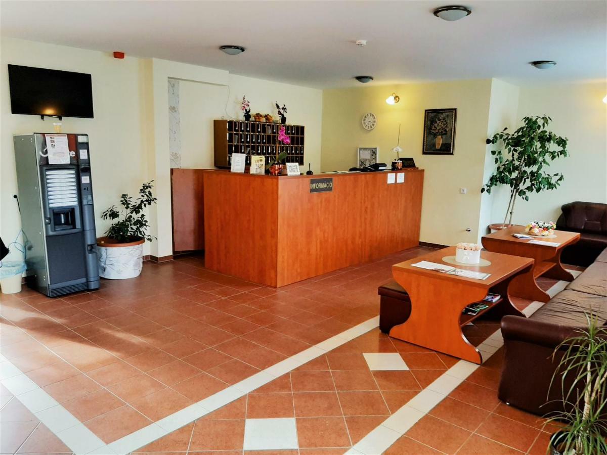 Ligetalja Termal Hotel Peneszlek Ngoại thất bức ảnh